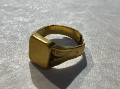 アンティークの金指輪を買取しました。店頭持込での買取でした。