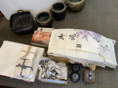京都市内で着物、洋食器、茶道具、鉄瓶、火鉢等を買取しました。