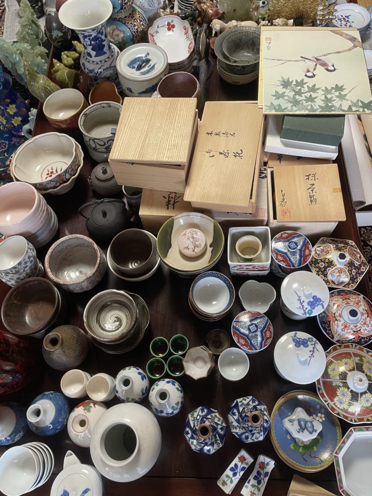 高槻市にてガラス製品、ペルシャ絨毯、お茶道具等を買取しました。