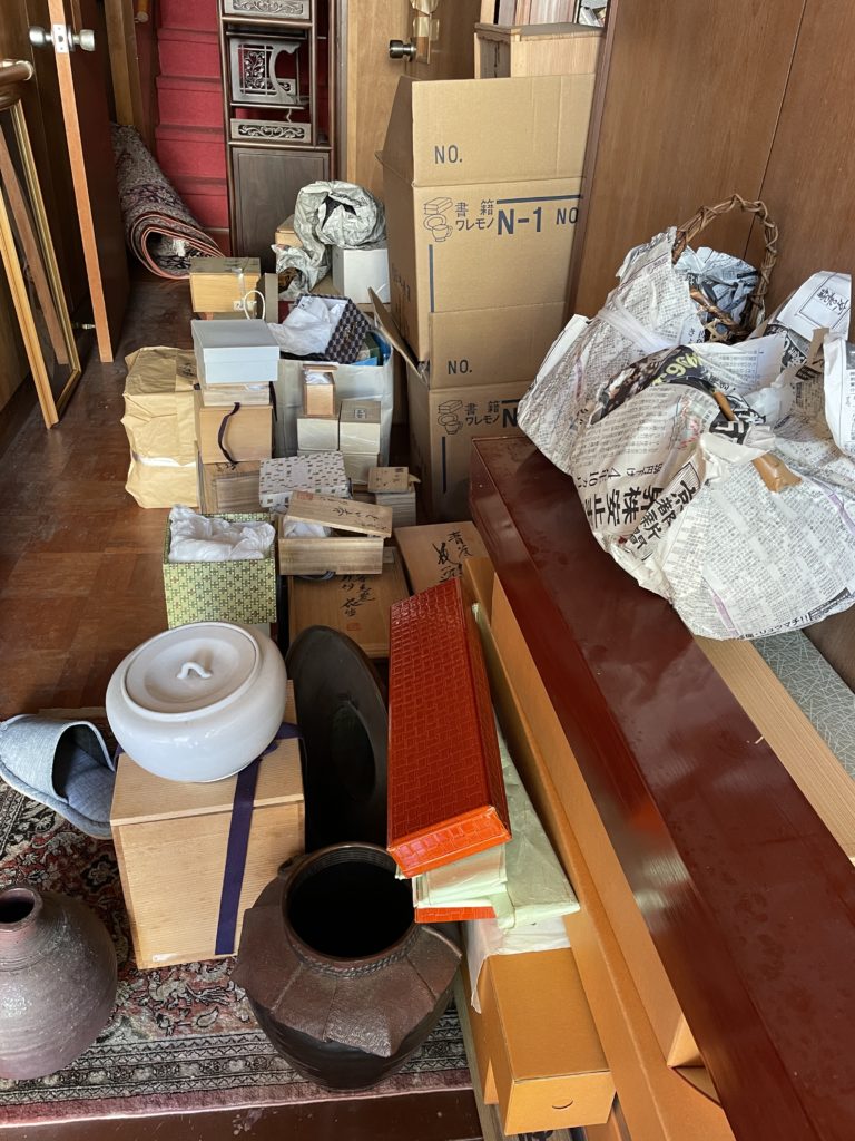 京都府福知山市にて茶道具、ペルシャ絨毯、掛軸等を買取しました。