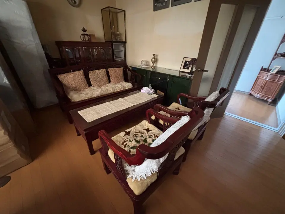 滋賀県長浜市にてたくさんの中国家具の買取をしました。